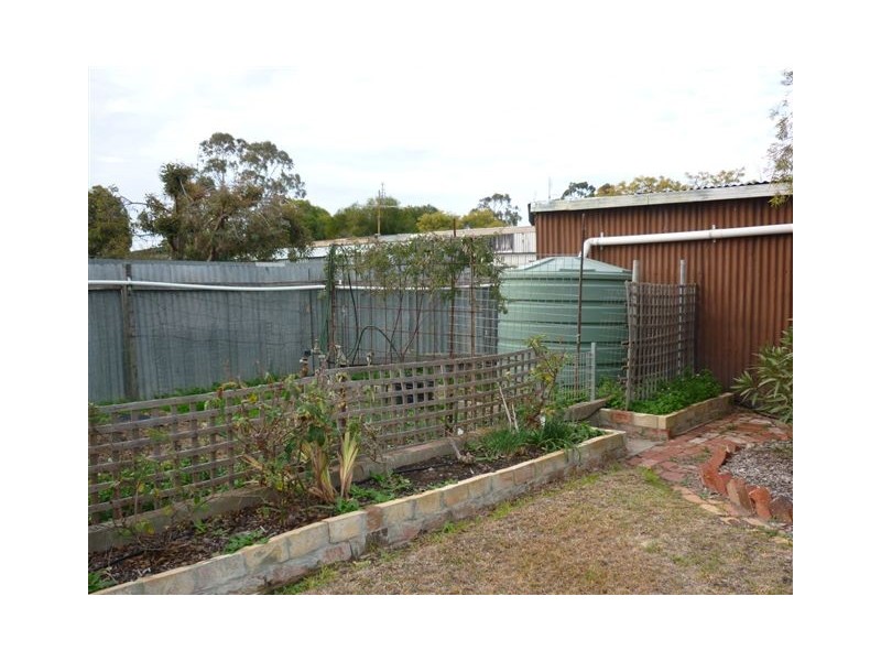 26 Tregear Street, Warracknabeal VIC 3393