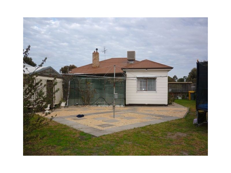26 Tregear Street, Warracknabeal VIC 3393
