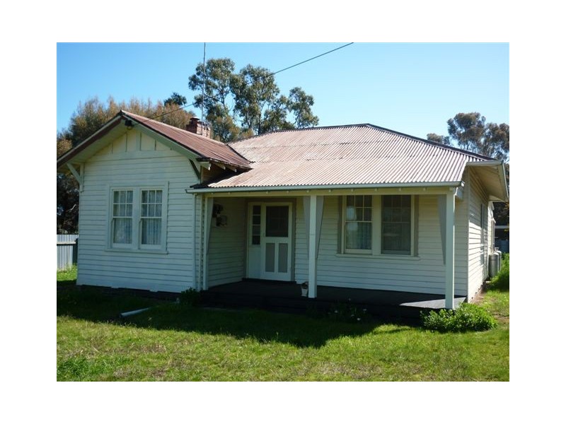 12 Taylor Street, Warracknabeal VIC 3393