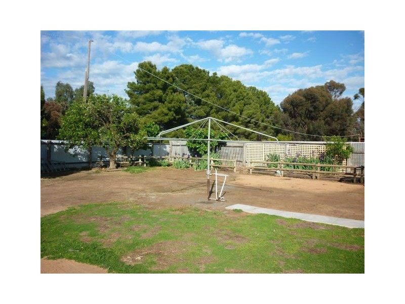 38 Deakin Street, Beulah VIC 3395