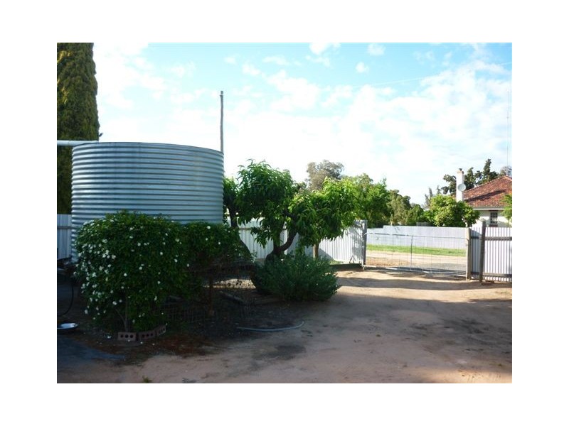 38 Deakin Street, Beulah VIC 3395