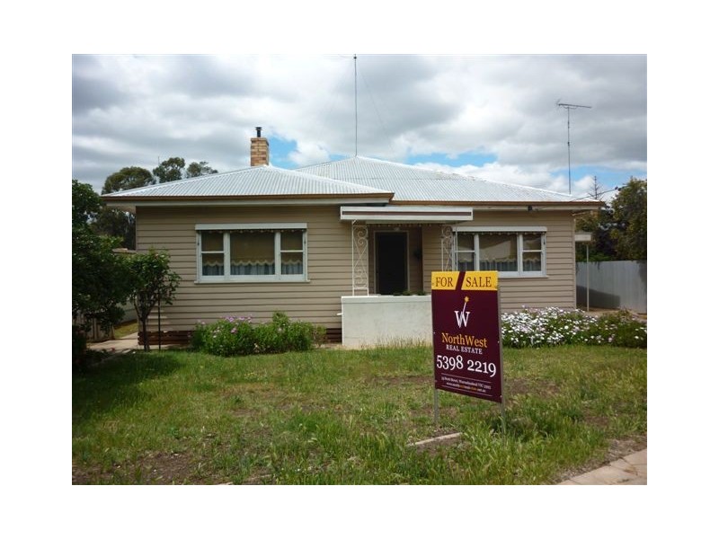 11 Kokoda Ave, Warracknabeal VIC 3393