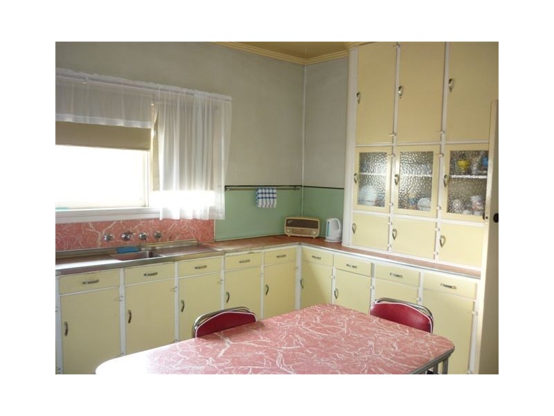 11 Kokoda Ave, Warracknabeal VIC 3393