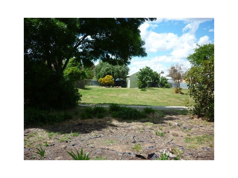 41 Devereaux Street, Warracknabeal VIC 3393