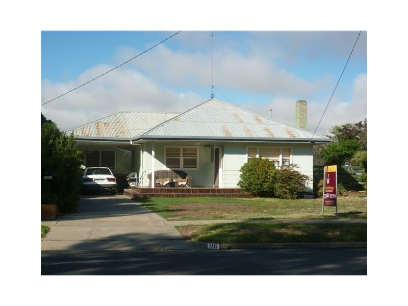 96 Craig Avenue, Warracknabeal VIC 3393