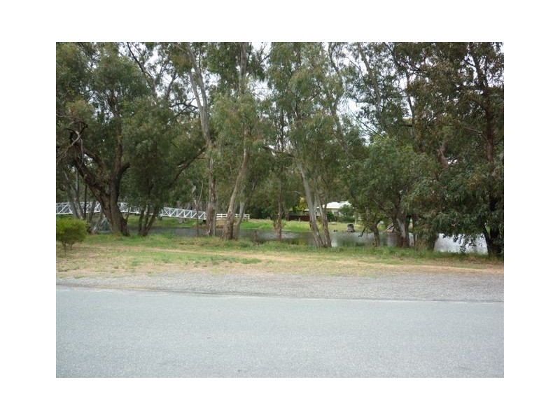 96 Craig Avenue, Warracknabeal VIC 3393