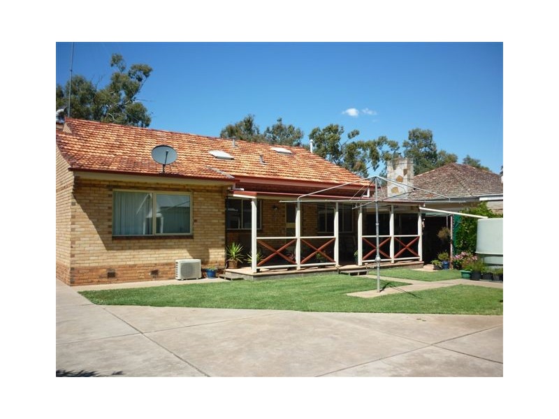 7 Asquith Ave, Warracknabeal VIC 3393