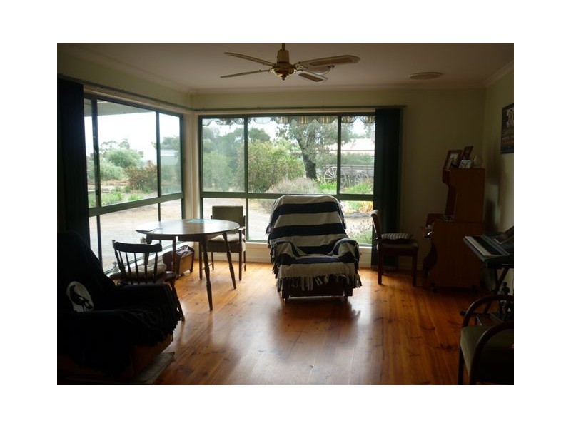 10 Wood Street, Warracknabeal VIC 3393