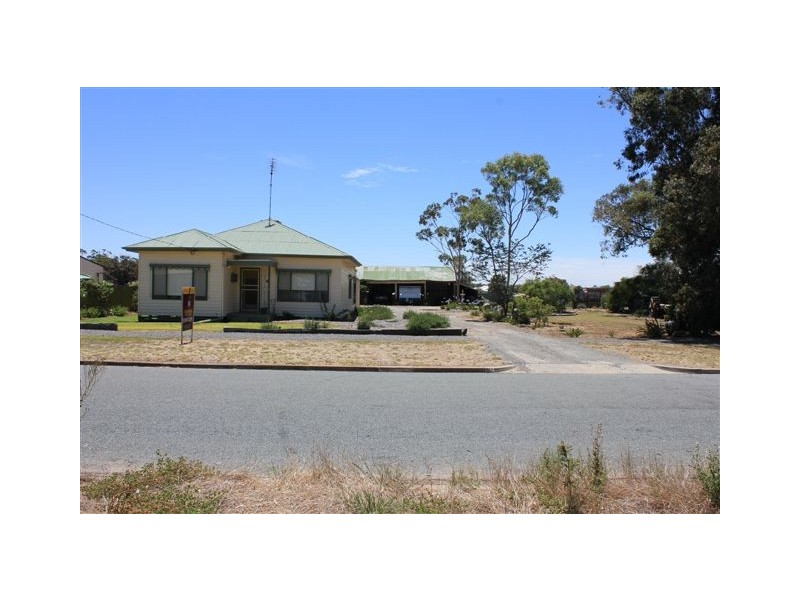 10 Wood Street, Warracknabeal VIC 3393