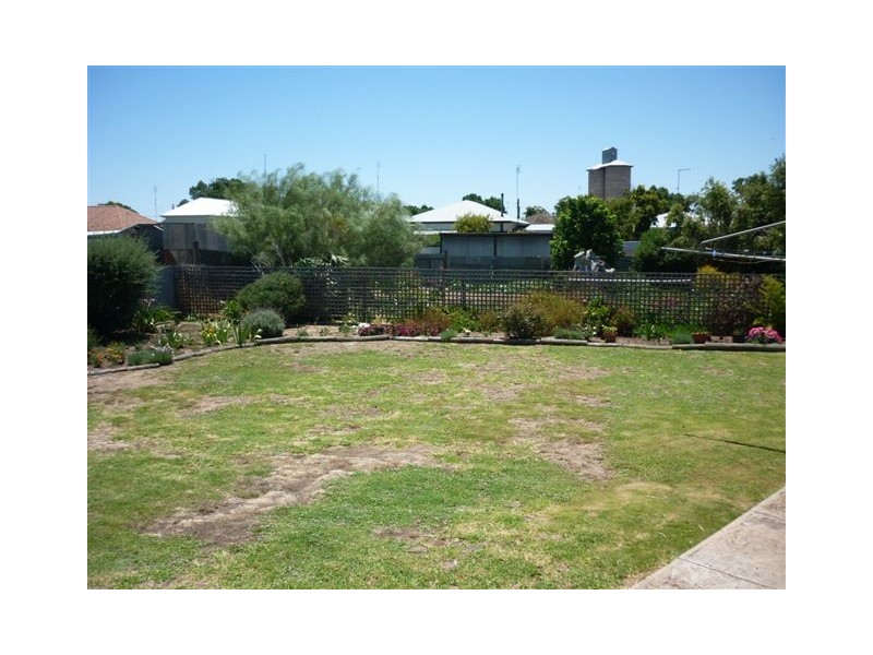 22 Shank St, Warracknabeal VIC 3393