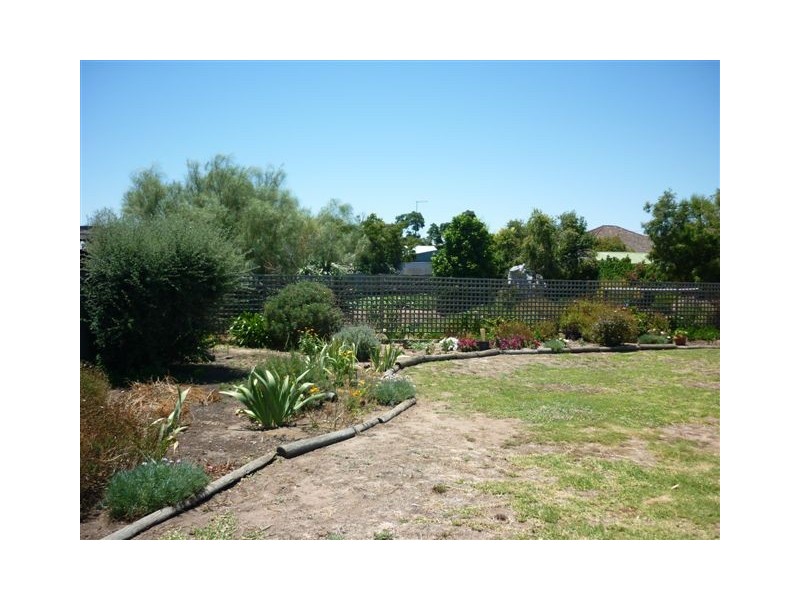 22 Shank St, Warracknabeal VIC 3393