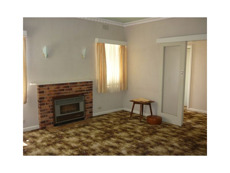 58 Molyneaux St, Warracknabeal VIC 3393