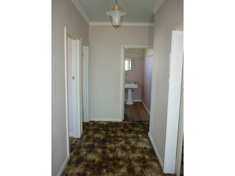58 Molyneaux St, Warracknabeal VIC 3393