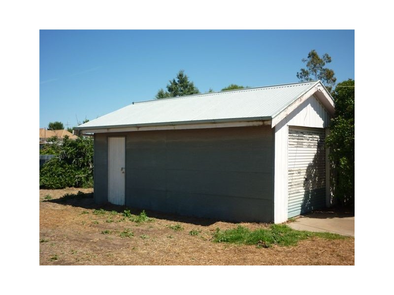 58 Molyneaux St, Warracknabeal VIC 3393