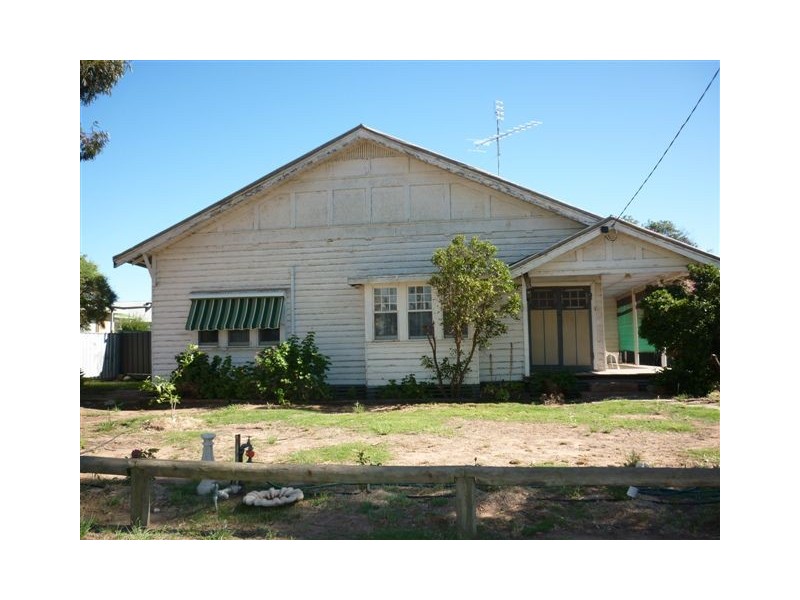 16 Dimboola Road, Warracknabeal VIC 3393