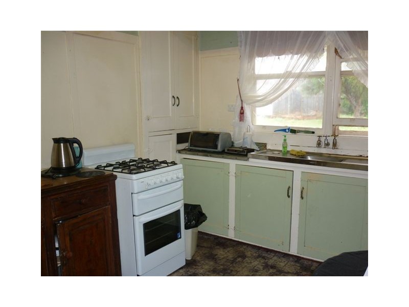 16 Dimboola Road, Warracknabeal VIC 3393