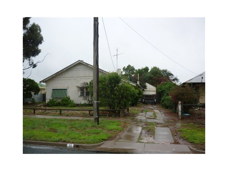 16 Dimboola Road, Warracknabeal VIC 3393