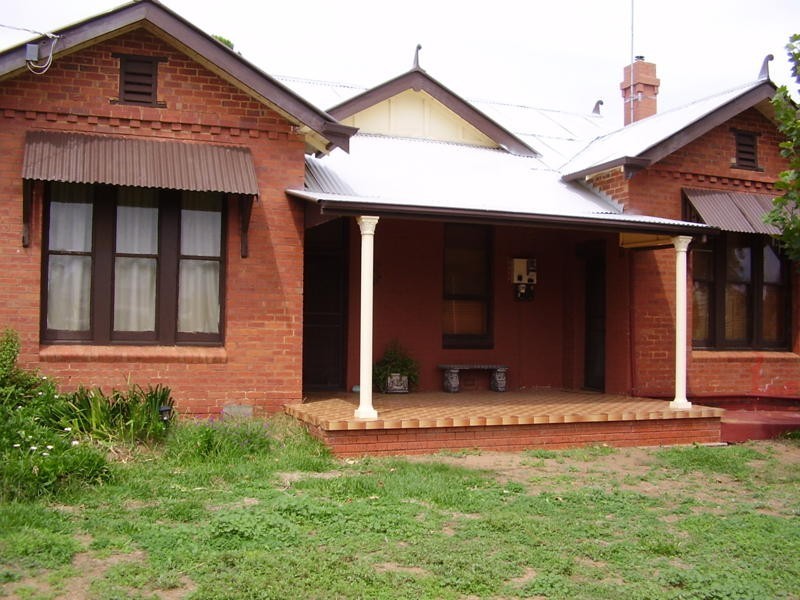 8 Carr Street, Woomelang VIC 3485