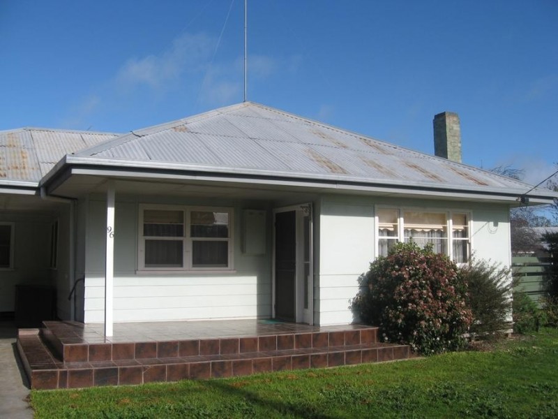 96 Craig Avenue, Warracknabeal VIC 3393