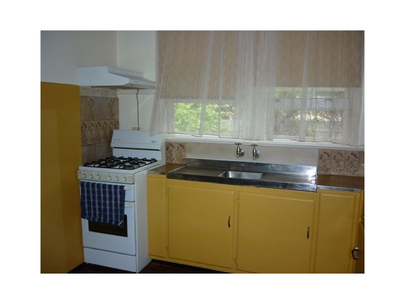 96 Craig Avenue, Warracknabeal VIC 3393