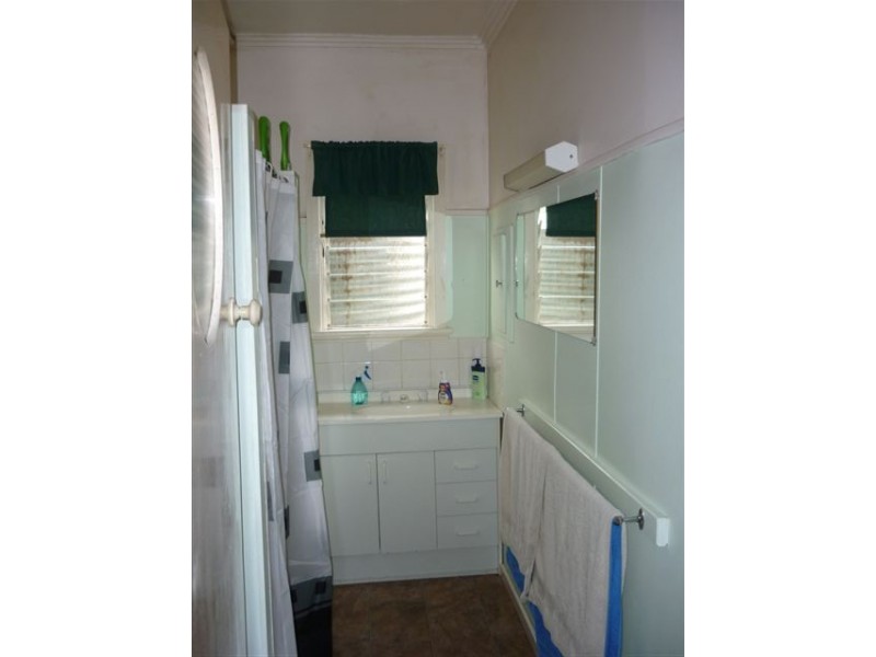 96 Craig Avenue, Warracknabeal VIC 3393