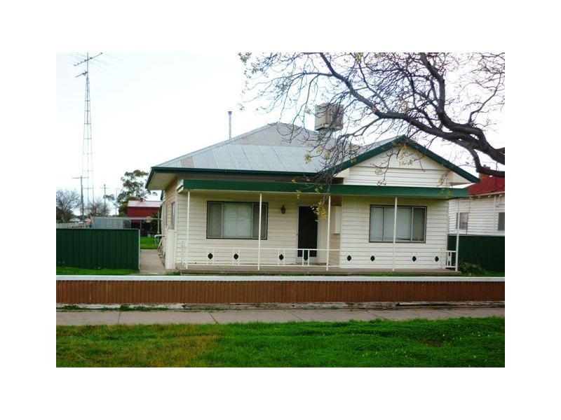 28 Cave street, Donald VIC 3480