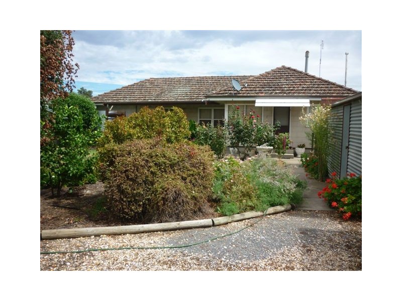 39 Jamouneau street, Warracknabeal VIC 3393