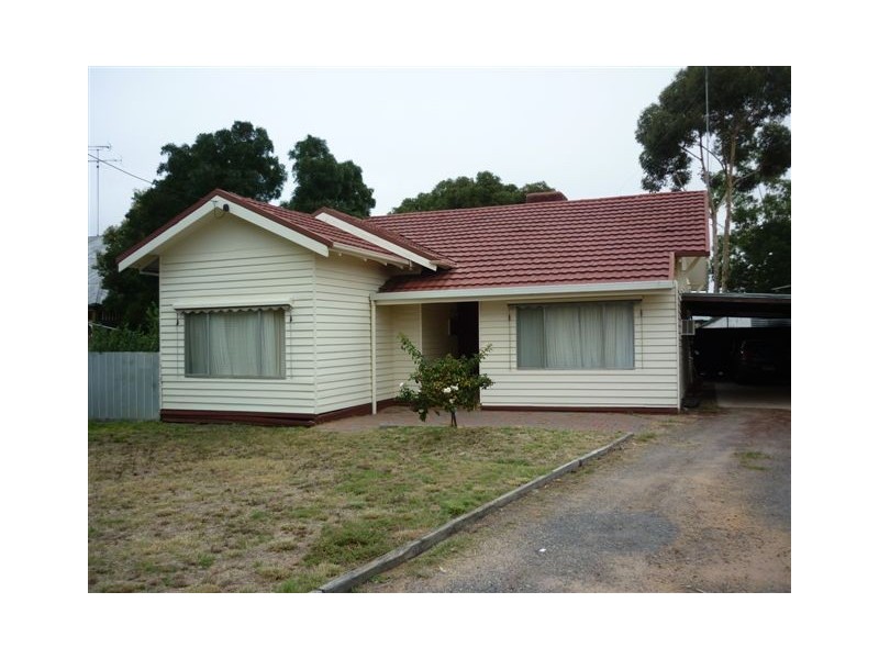 8 Craig Avenue, Warracknabeal VIC 3393