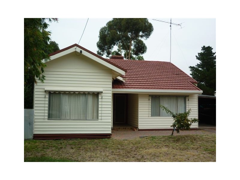 8 Craig Avenue, Warracknabeal VIC 3393