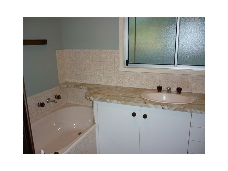 8 Craig Avenue, Warracknabeal VIC 3393