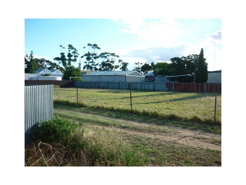 8 Craig Avenue, Warracknabeal VIC 3393