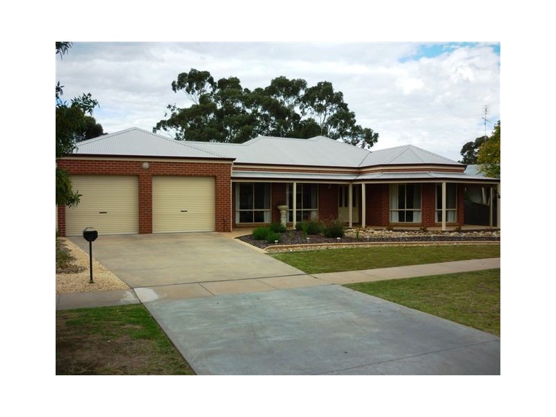 21 Hewitt Street, Warracknabeal VIC 3393