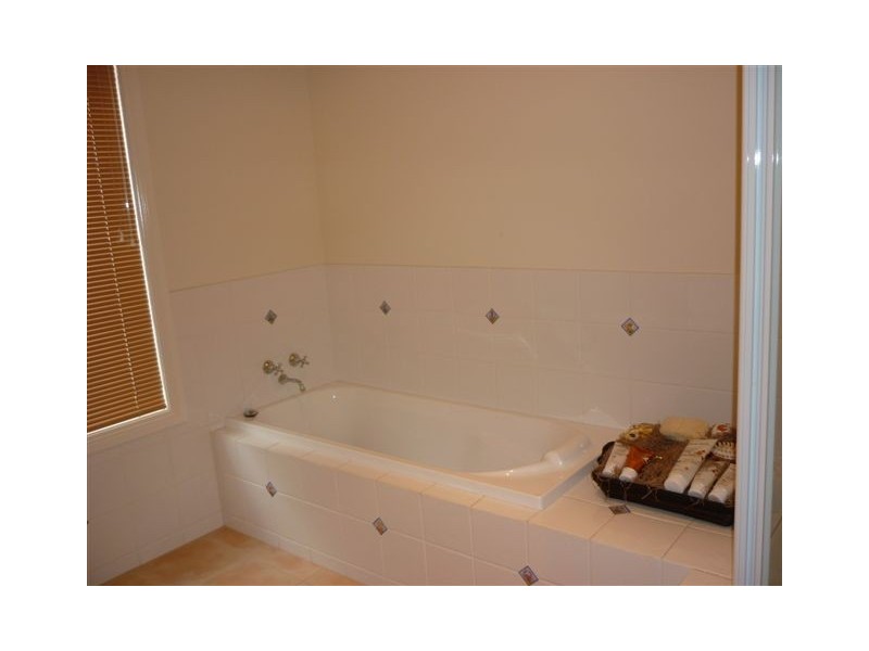 21 Hewitt Street, Warracknabeal VIC 3393