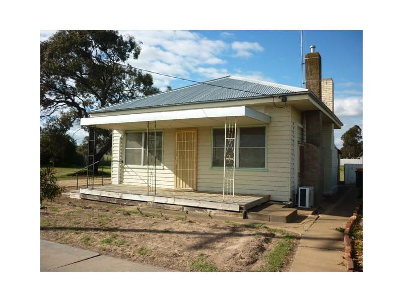 12 Gould Street, Warracknabeal VIC 3393