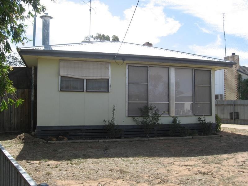 6 Watson Street, Warracknabeal VIC 3393