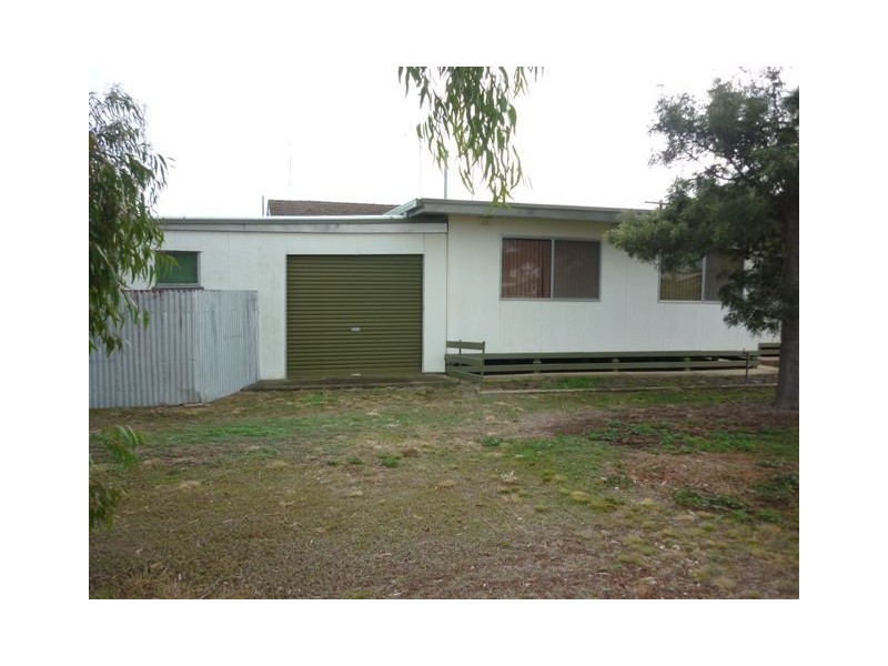 44 Campbell Street, Warracknabeal VIC 3393