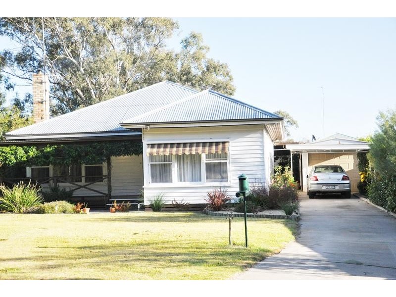 112 Craig Avenue, Warracknabeal VIC 3393