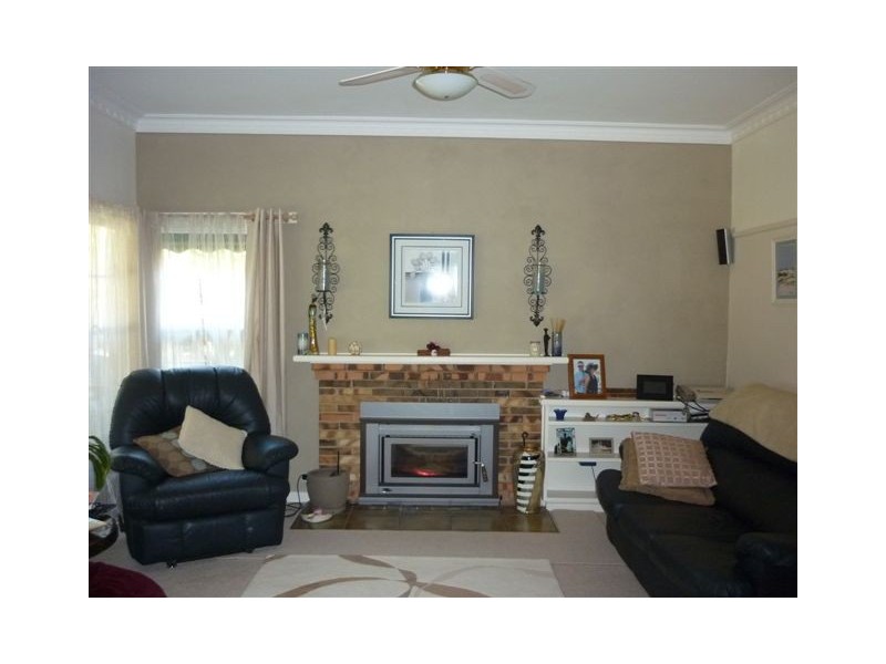 112 Craig Avenue, Warracknabeal VIC 3393