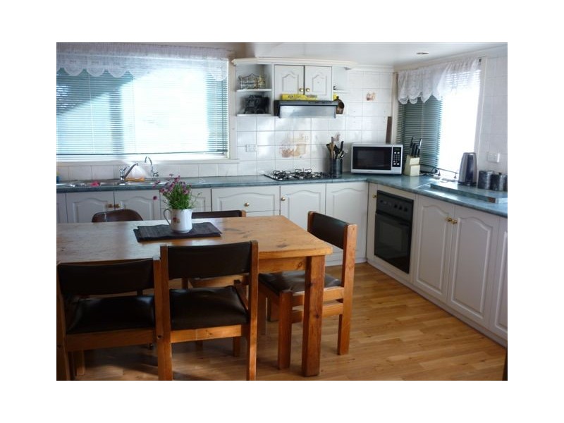 30 Molyneaux Street, Warracknabeal VIC 3393