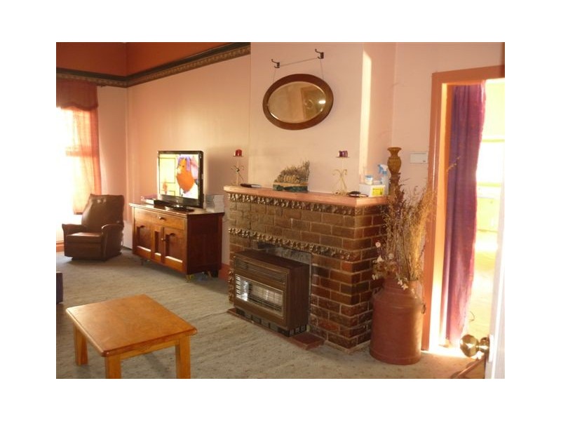 30 Molyneaux Street, Warracknabeal VIC 3393