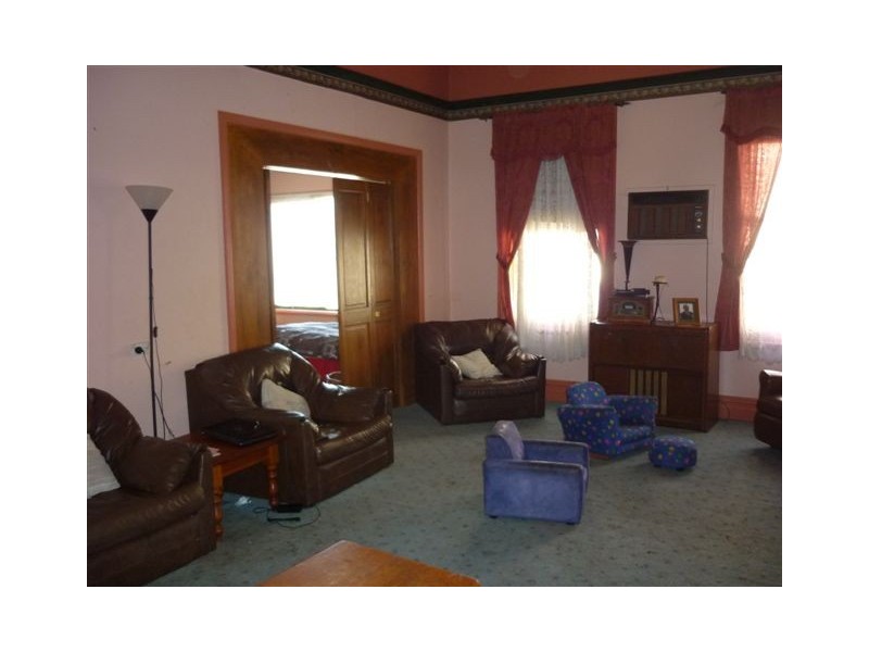 30 Molyneaux Street, Warracknabeal VIC 3393