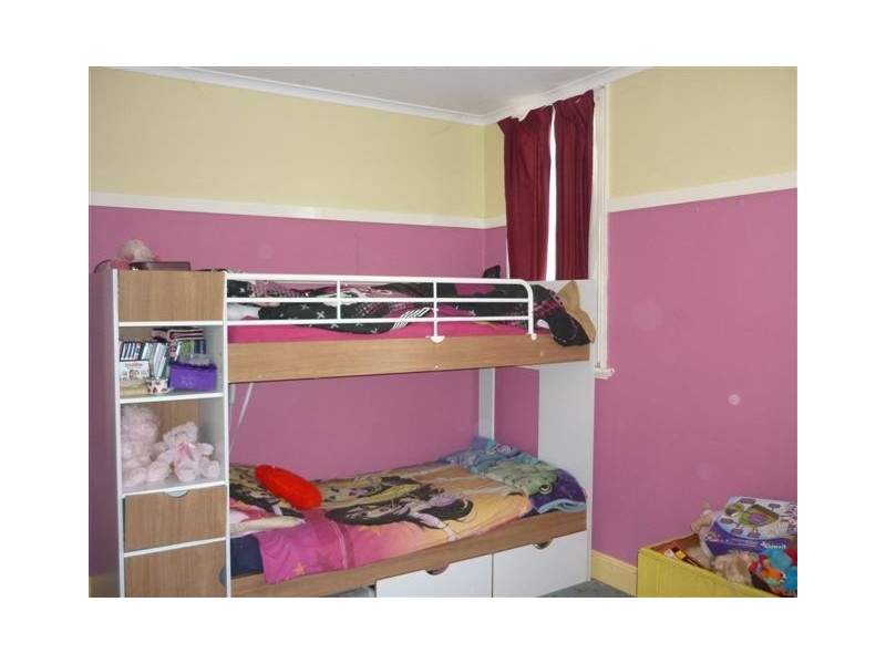 30 Molyneaux Street, Warracknabeal VIC 3393