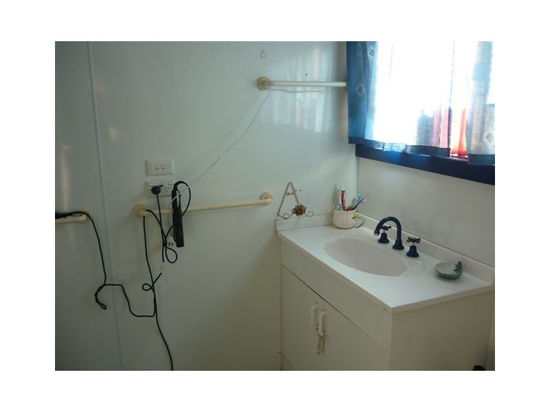 30 Molyneaux Street, Warracknabeal VIC 3393