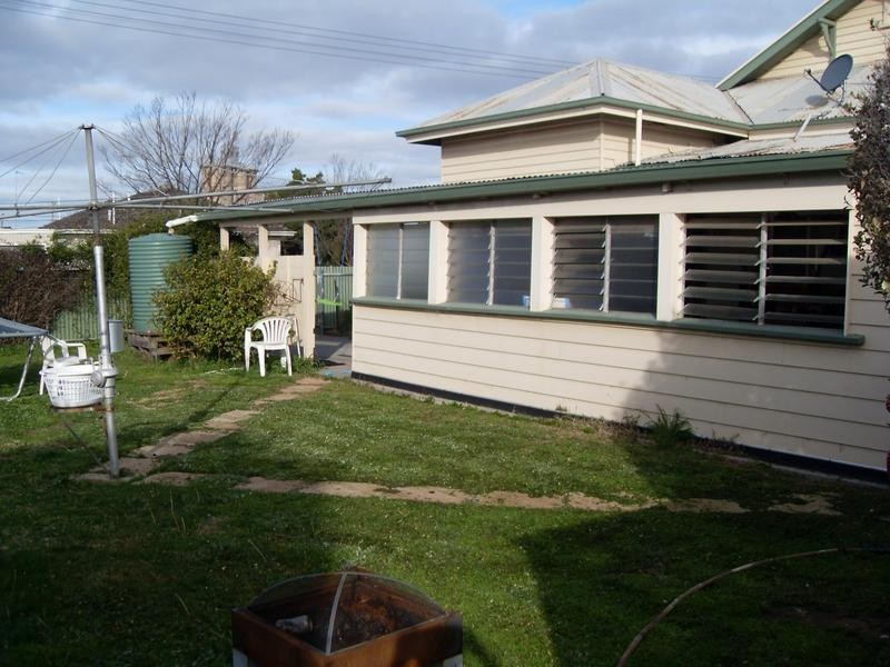 12 Phillips Street, Warracknabeal VIC 3393