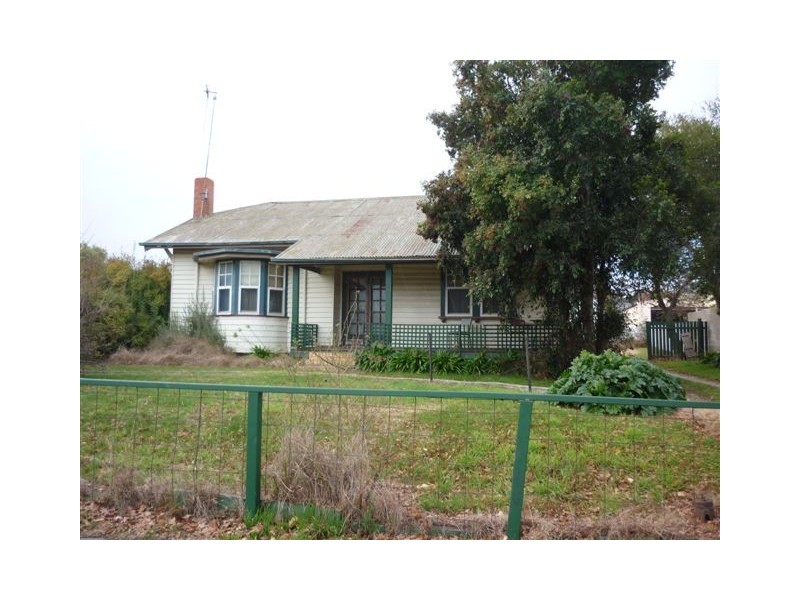 14 Kings Ave, St Arnaud VIC 3478