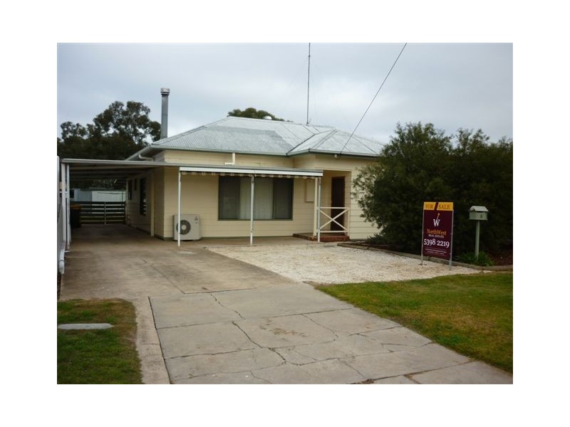6 Tobruk Ave, Warracknabeal VIC 3393