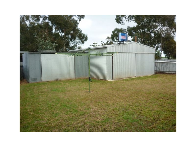 6 Tobruk Ave, Warracknabeal VIC 3393