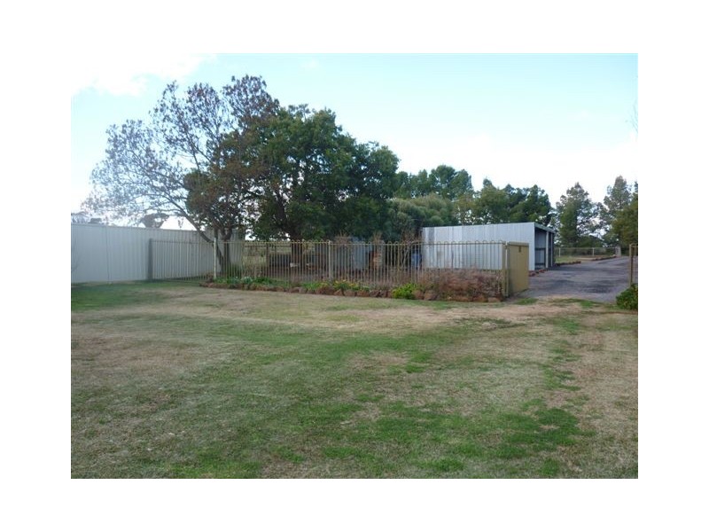 10 Carr Street, Woomelang VIC 3485