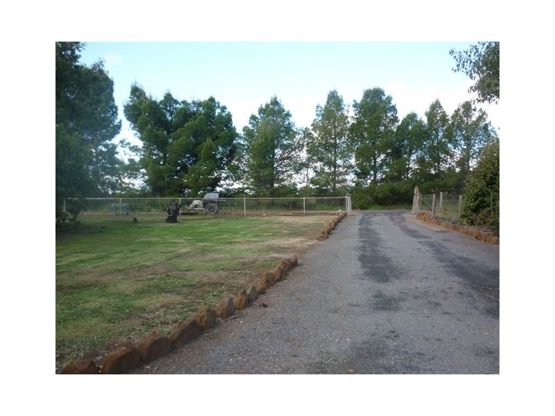 10 Carr Street, Woomelang VIC 3485