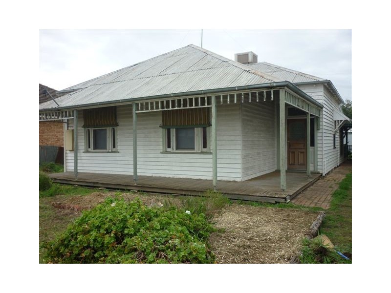 27 Devereaux Street, Warracknabeal VIC 3393